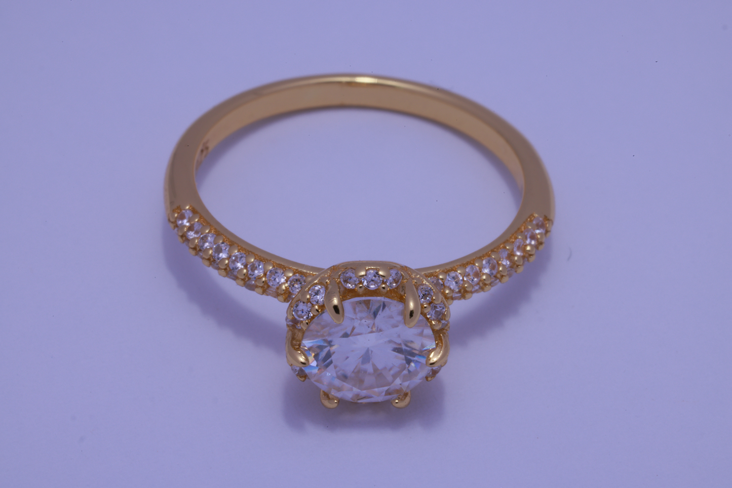 Anillo de compromiso Cumbre de Amor con piedra mosanita 1CT