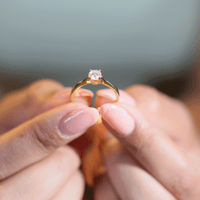 Anillo de compromiso Alma Unida con piedra mosanita 0.50CT