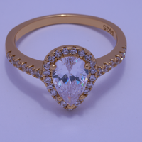 Anillo de compromiso Llama Serena con piedra Circonia en forma de gota