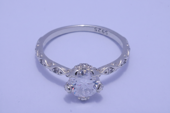 Anillo de compromiso Claridad Infinita con circonia en plata 925 — SilverShine (vista 2)