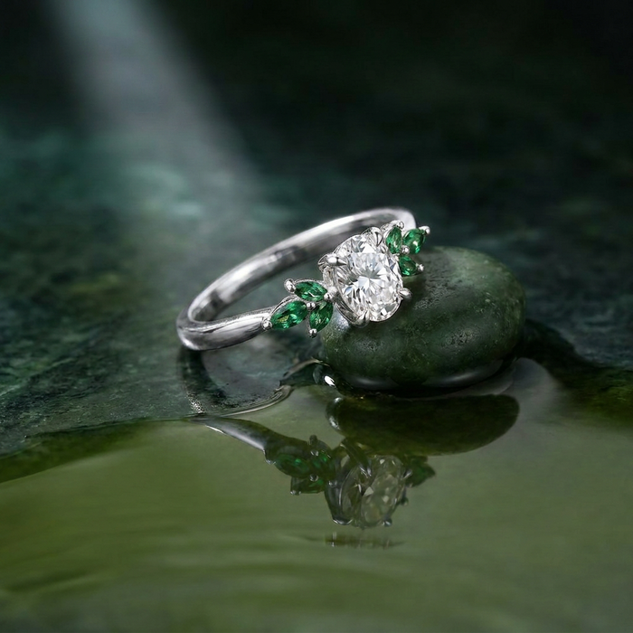 Jardín de Esmeralda · Anillo con moissanita y esmeraldas en plata 925 — SilverShine (vista 4)
