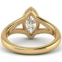 Caricia Dorada — Anillo Solitario Marquise Bezel en Oro Sólido