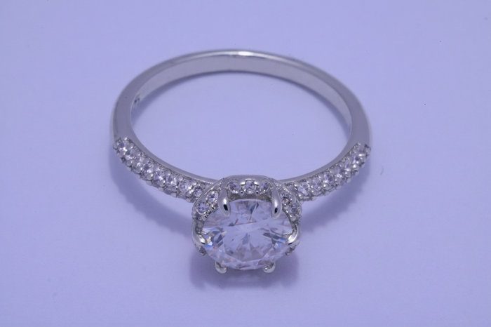 Anillo de compromiso Cumbre de Amor con moissanita 1CT en plata 925 — SilverShine (vista 2)