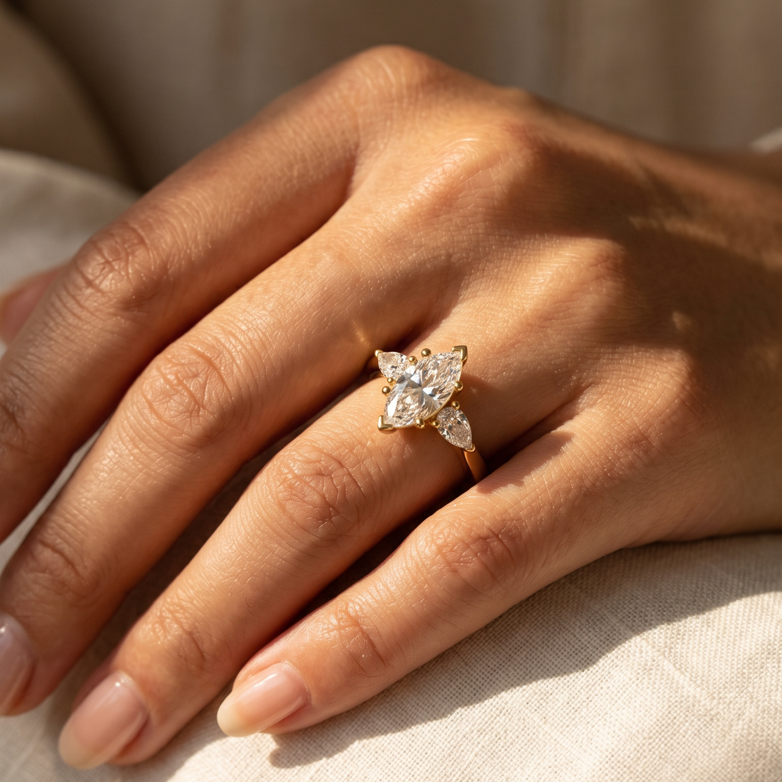 Trinidad de Amor — Anillo de Compromiso Tres Piedras