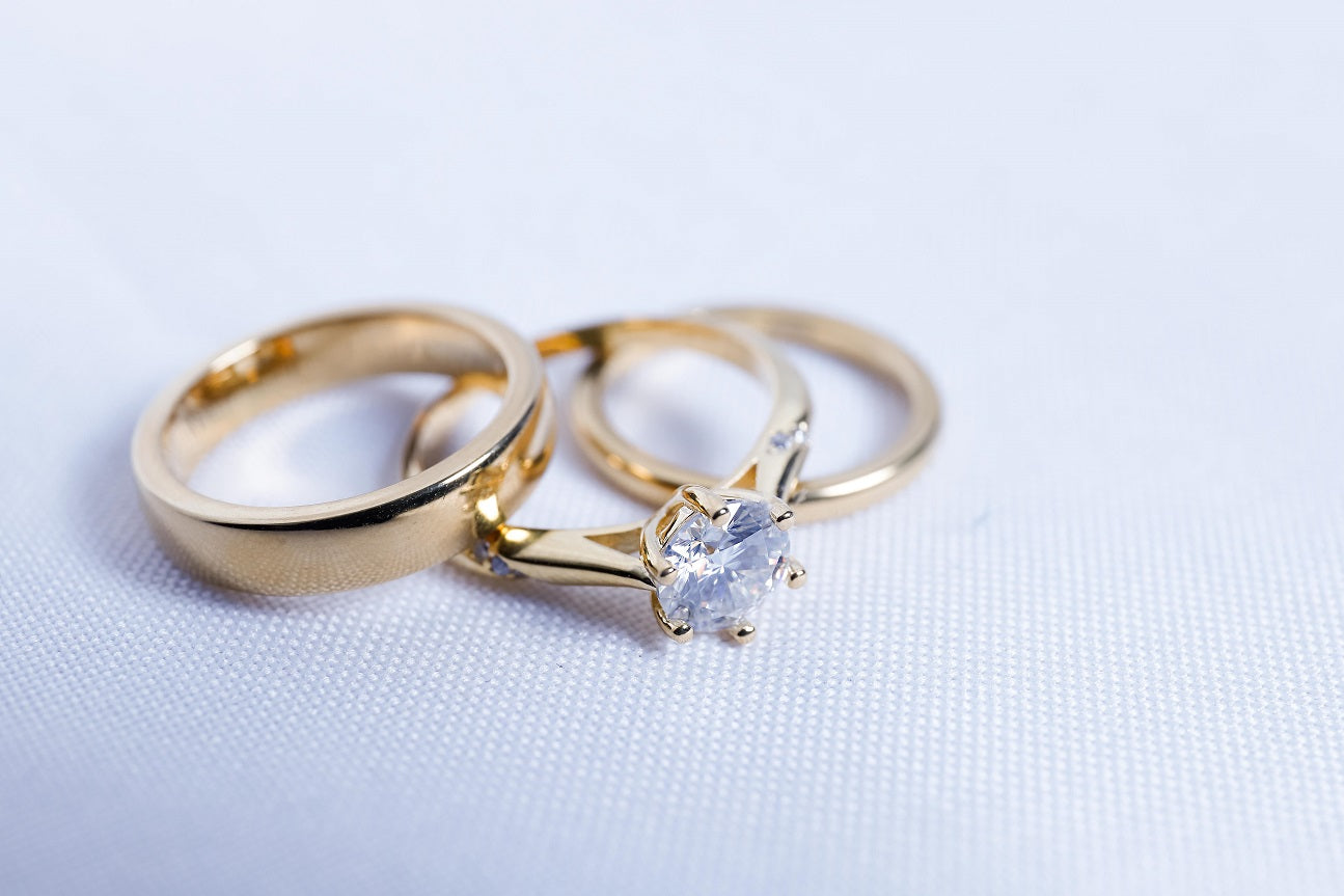 Trio de boda con cristal Mosanita y laminado de oro 14K