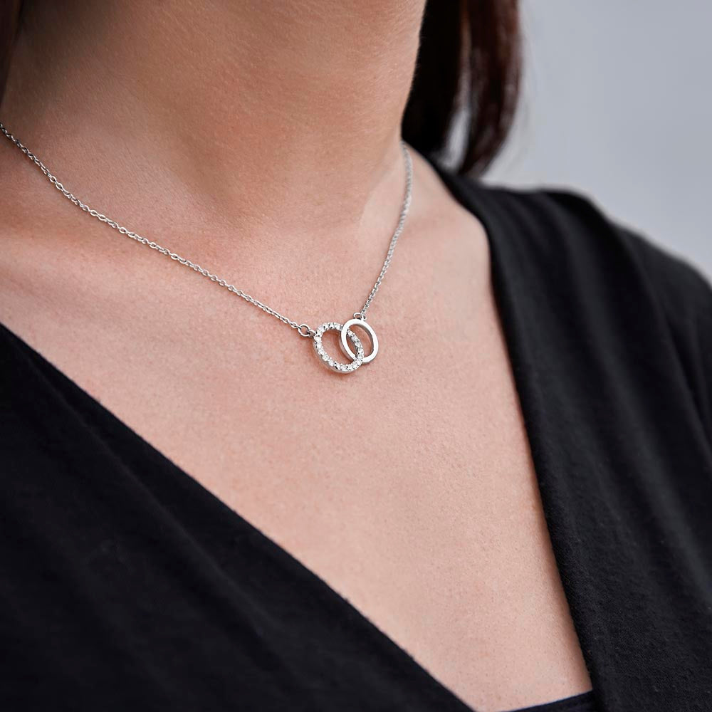 Best Friend Gift - Eternal Connection Necklace - Elegant Jewelry Gift | Unbreakable Bond Pendant Keepsake - Meaningful Symbol of Love