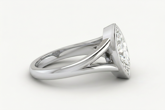 Caricia Dorada · Anillo solitario marquise bezel en plata 925 — SilverShine (vista 3)
